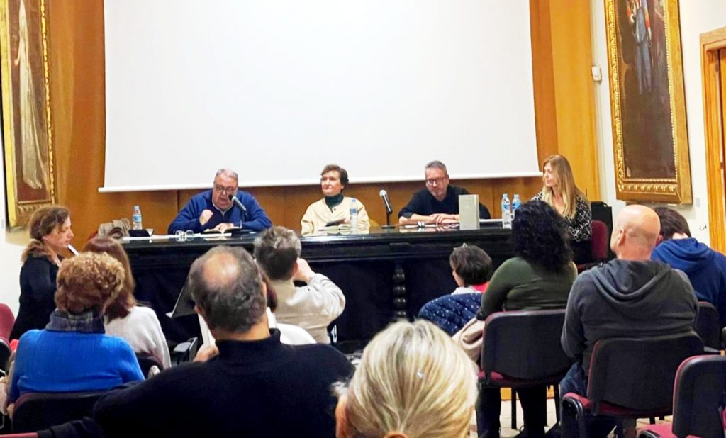 Coloquio presentación libro en Alzira "La cendra espargida"