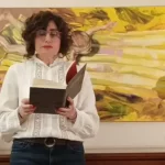 Rosa Montolio leyendo poema de Francisco Brines