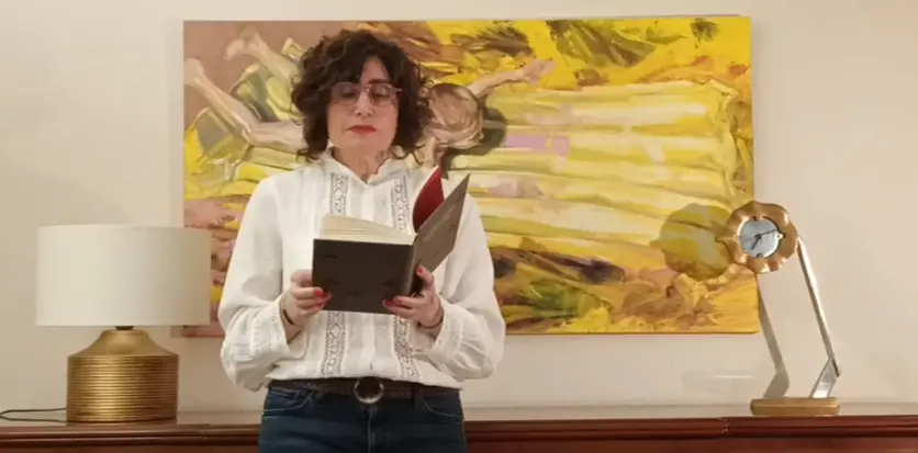 Rosa Montolio leyendo poema de Francisco Brines