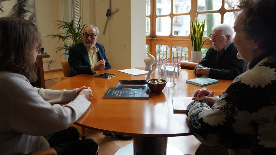 Reunión en el despacho del presidente del Consell Valencià de Cultura, Josep Maria Lozano, con la presencia del secretario  Jesús Huguet y la presidenta y la secretaría de la Fundación Francisco BrinesFB, Mariona Brines y Rosa Mascarell respectivamente. 