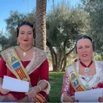 Majo Martínez Morató Fallera Mayor de la Falla Instituto de Oliva y Lola Pellicer Soria Reina del Fuego también de la Falla del Instituto, leen el poema de Francisco Brines "La Espera".