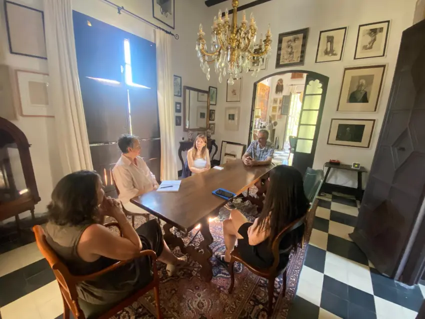 Reunión Grupo Creación Comité asesor de la Fundación Brines en sala dela casa de Elca